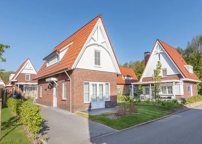 Luxurious Stately Villa With 2 Bathrooms, 1Km From The Beach