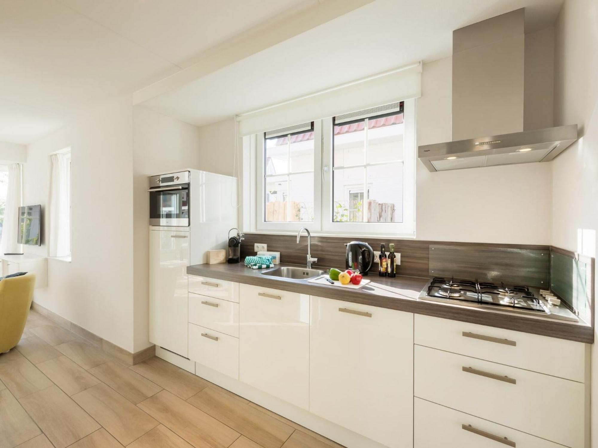 Luxurious Stately With 2 Bathrooms, 1km From The Villa *