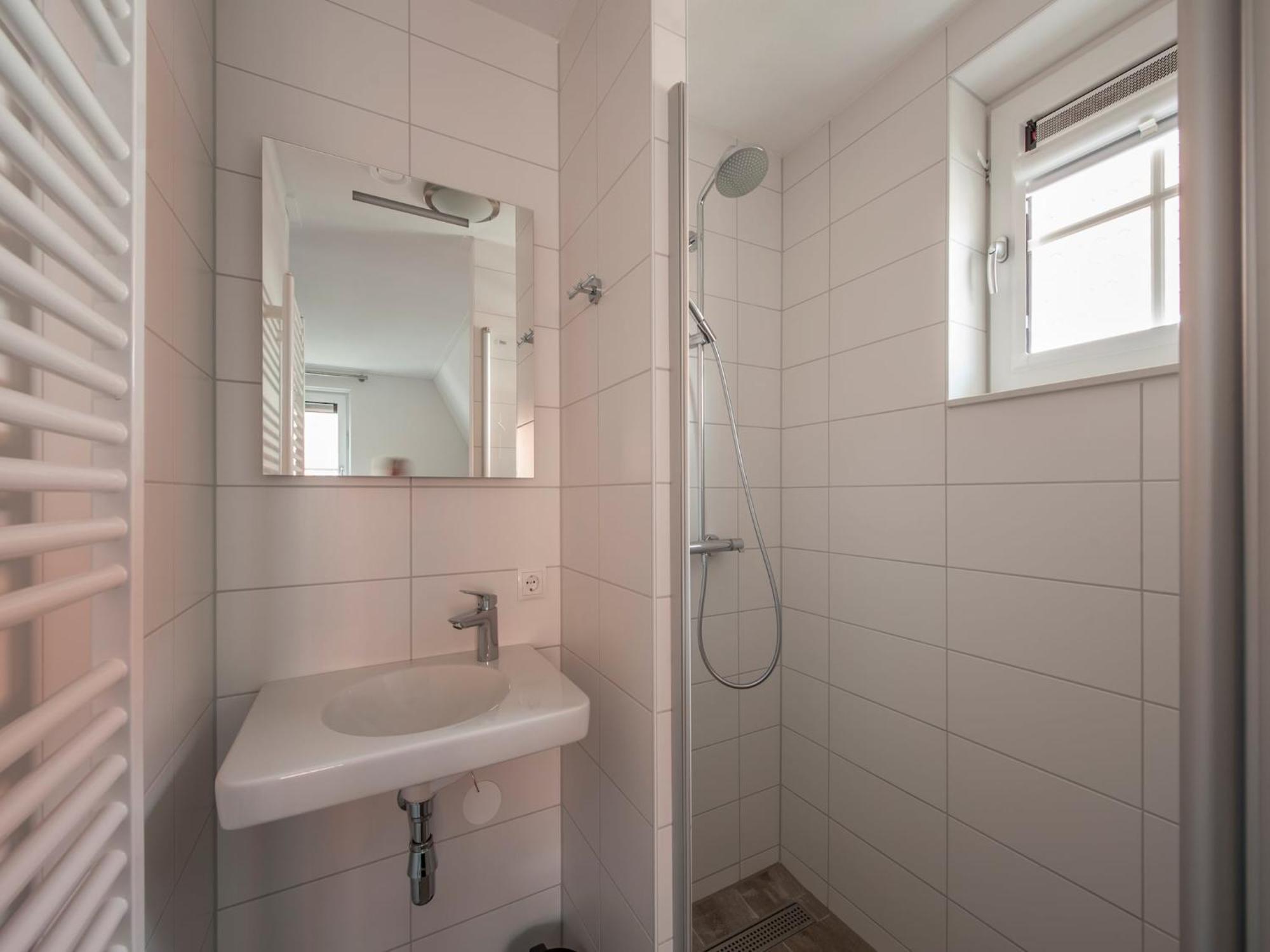 Luxurious Stately With 2 Bathrooms, 1km From The *